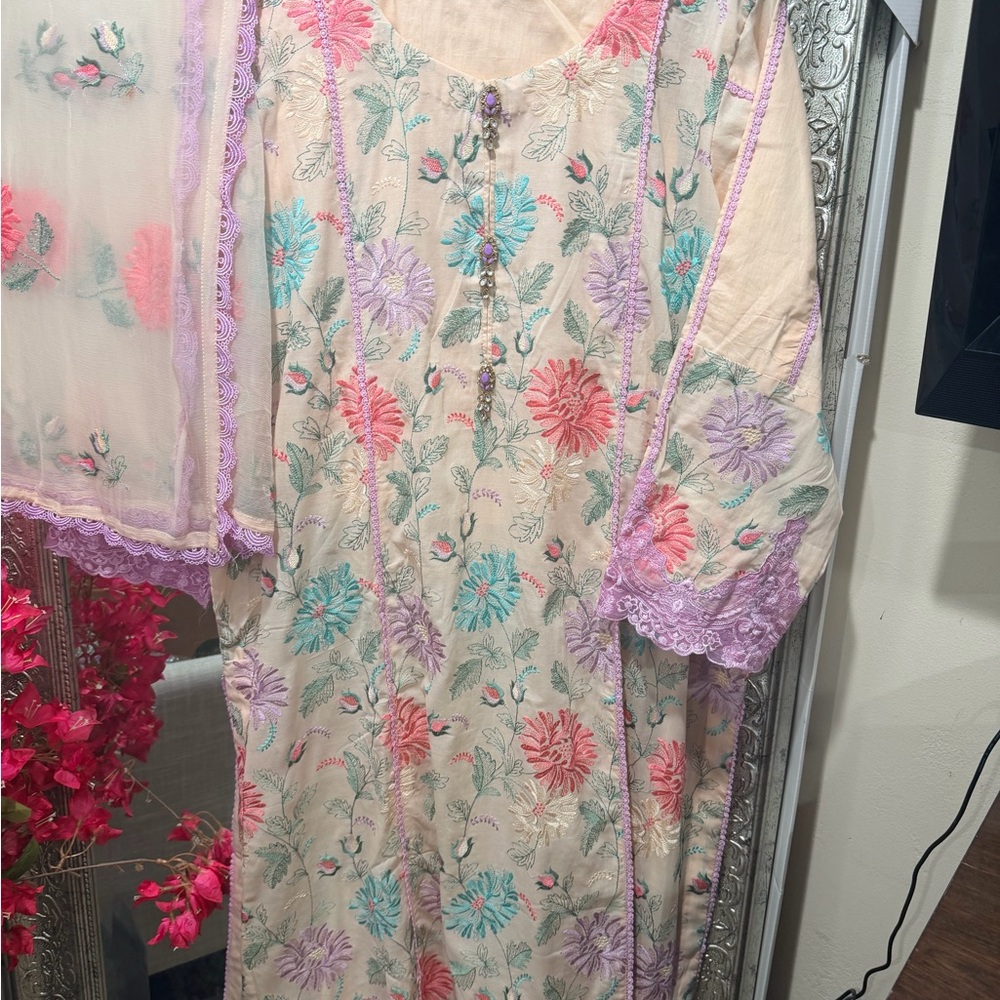 Embroidered Floral Pastel Kurta Set - Picture 6 of 13